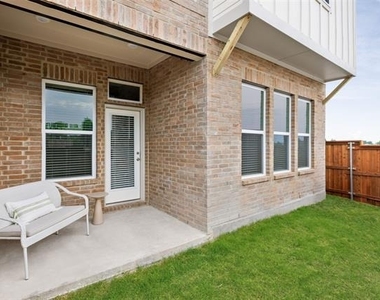 3019 Songbird Lane - Photo Thumbnail 13