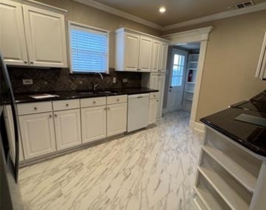 4558 Roland Avenue - Photo Thumbnail 7