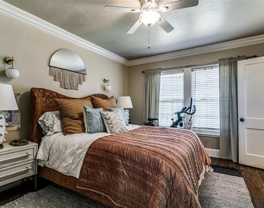 4558 Roland Avenue - Photo Thumbnail 8