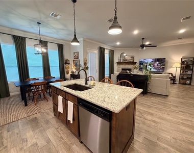 4007 Gallivant Drive - Photo Thumbnail 9