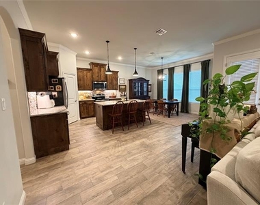 4007 Gallivant Drive - Photo Thumbnail 7
