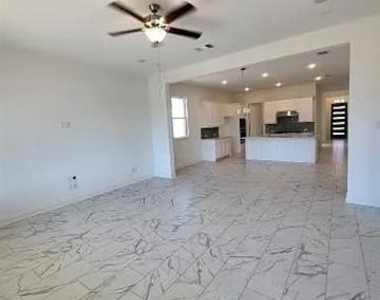 4516 Hammerstein Boulevard - Photo Thumbnail 9