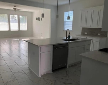 4516 Hammerstein Boulevard - Photo Thumbnail 8