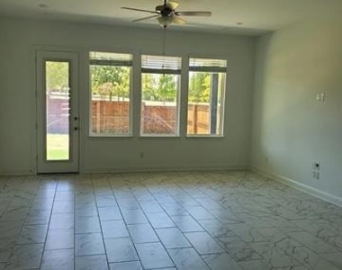 4516 Hammerstein Boulevard - Photo Thumbnail 7