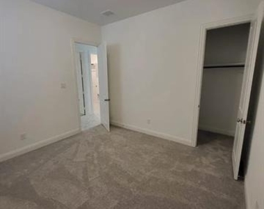 4516 Hammerstein Boulevard - Photo Thumbnail 32