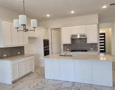 4516 Hammerstein Boulevard - Photo Thumbnail 10