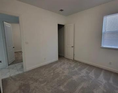 4516 Hammerstein Boulevard - Photo Thumbnail 27