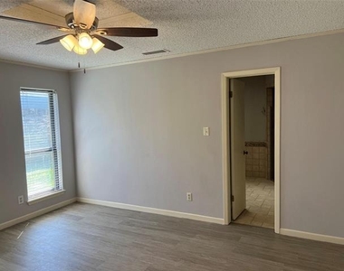 873 Cloverleaf Lane - Photo Thumbnail 5