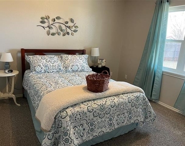 2902 Rex Allen Drive - Photo Thumbnail 14