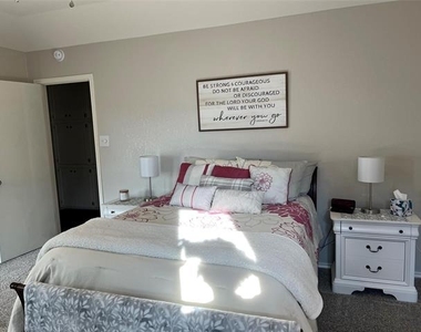 2902 Rex Allen Drive - Photo Thumbnail 15