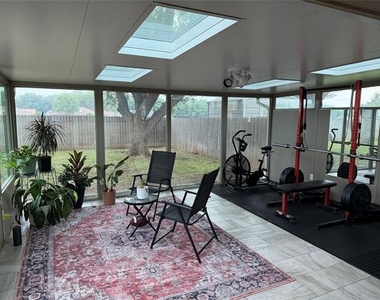 2902 Rex Allen Drive - Photo Thumbnail 9
