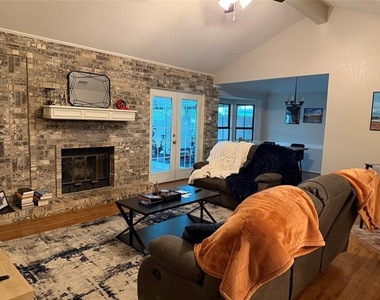 2902 Rex Allen Drive - Photo Thumbnail 4