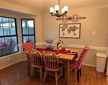 2902 Rex Allen Drive - Photo Thumbnail 5
