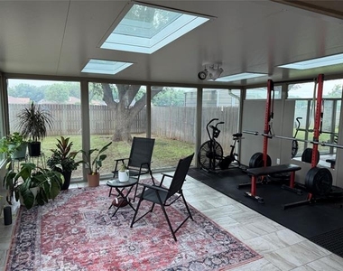 2902 Rex Allen Drive - Photo Thumbnail 10