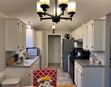 2902 Rex Allen Drive - Photo Thumbnail 7