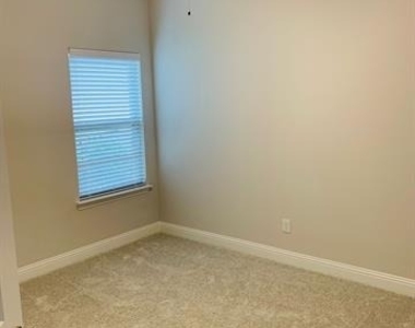 7804 Cottonwood Drive - Photo Thumbnail 15
