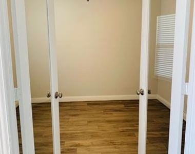 7804 Cottonwood Drive - Photo Thumbnail 2