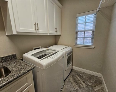 988 Shadyside Lane - Photo Thumbnail 26