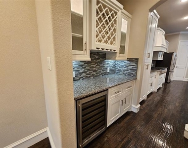 988 Shadyside Lane - Photo Thumbnail 7