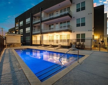 2721 Wingate Street - Photo Thumbnail 7