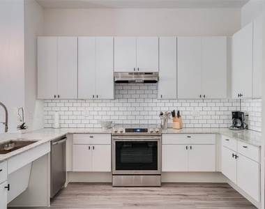 209 Wimberly Street - Photo Thumbnail 2