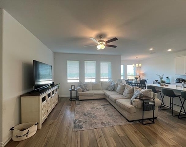 1105 Misty Brook Drive - Photo Thumbnail 3
