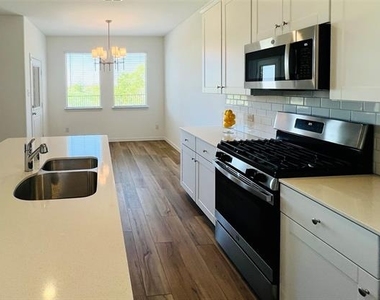 1105 Misty Brook Drive - Photo Thumbnail 13