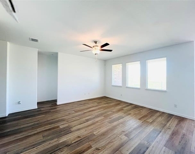 1105 Misty Brook Drive - Photo Thumbnail 17