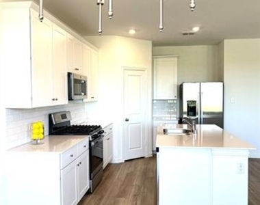 1105 Misty Brook Drive - Photo Thumbnail 16