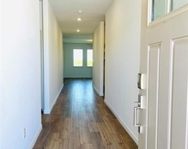 1105 Misty Brook Drive - Photo Thumbnail 11