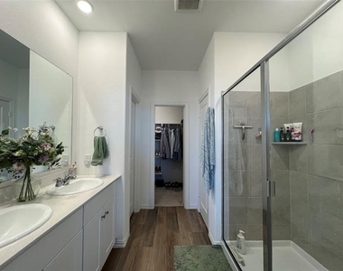 1105 Misty Brook Drive - Photo Thumbnail 7