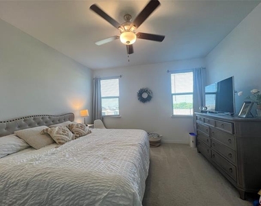 1105 Misty Brook Drive - Photo Thumbnail 6