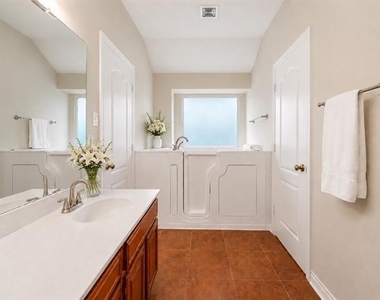 208 Orchard Trail - Photo Thumbnail 6