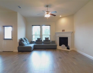 3312 Monte Carlo Lane - Photo Thumbnail 9