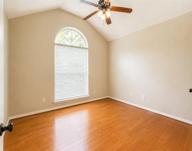 1806 Sand Stone Drive - Photo Thumbnail 9