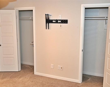 3236 Patrick Street - Photo Thumbnail 17