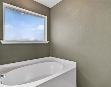 549 Dylan Court - Photo Thumbnail 14