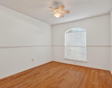 549 Dylan Court - Photo Thumbnail 8