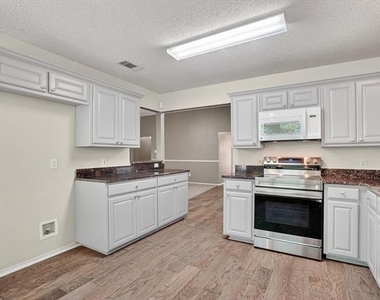 549 Dylan Court - Photo Thumbnail 6