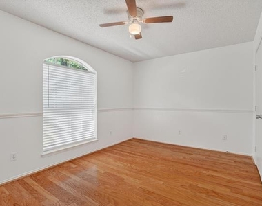 549 Dylan Court - Photo Thumbnail 10