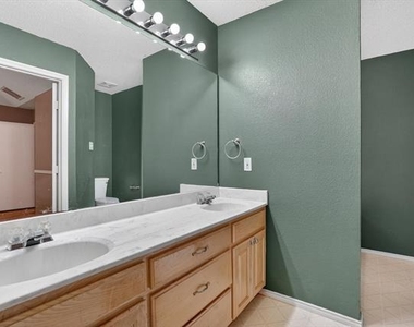 549 Dylan Court - Photo Thumbnail 13
