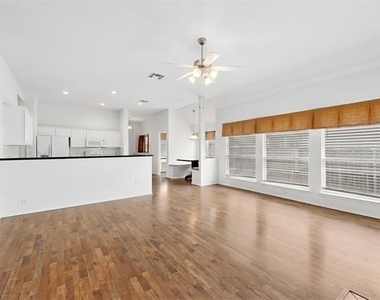 9844 Meadow Rue Drive - Photo Thumbnail 12