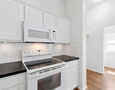 9844 Meadow Rue Drive - Photo Thumbnail 18