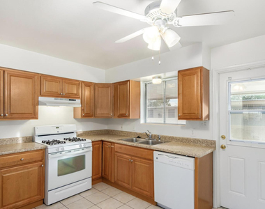 6242 N 12th Place - Photo Thumbnail 4