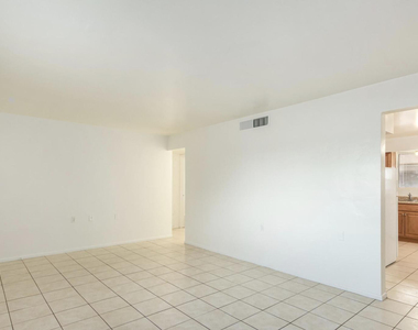 6242 N 12th Place - Photo Thumbnail 7