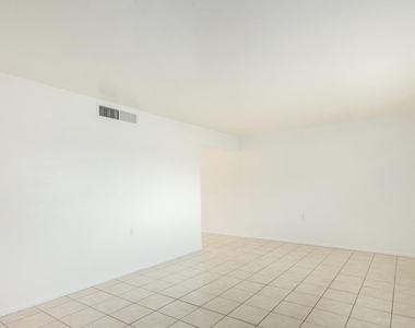 6242 N 12th Place - Photo Thumbnail 6
