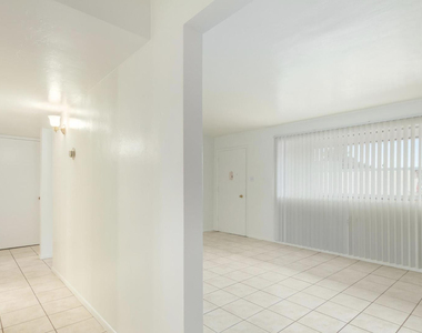 6242 N 12th Place - Photo Thumbnail 8