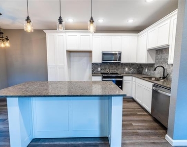 207 S James Street - Photo Thumbnail 8
