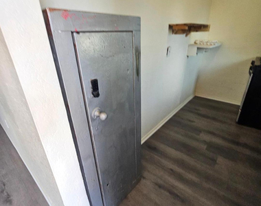 425 N 17th Drive - Photo Thumbnail 5