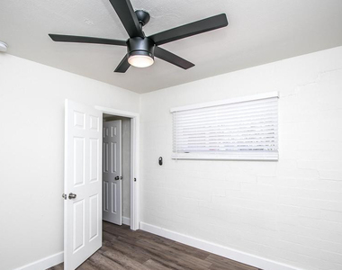 425 N 17th Drive - Photo Thumbnail 9